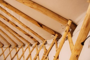 murs et perches de yourte
