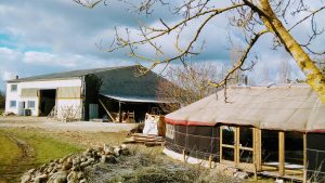 yourte et atelier